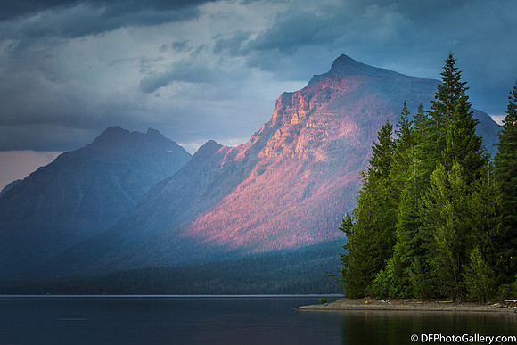 Around the McDonalt Lake in the Glacier National Park